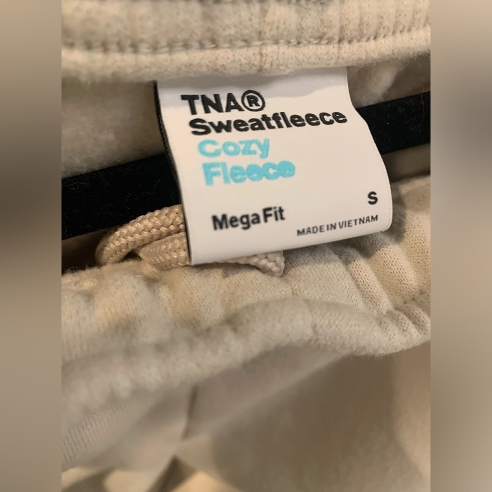 aritzia TNA sweatpants